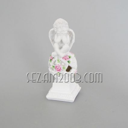 Figures of people and animals made of polyresin